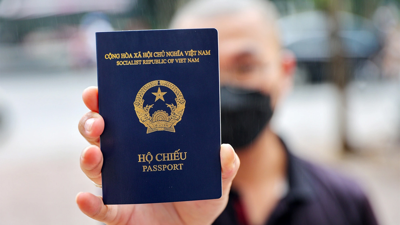 Dịch Thuật Hộ Chiếu: Khi Nào Cần Và Quy Trình Thực Hiện? 1 dich thuat ho chieu